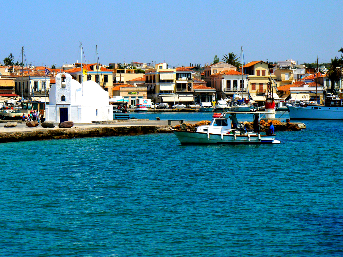 Bisericuţă în portul Eghina - Grecia