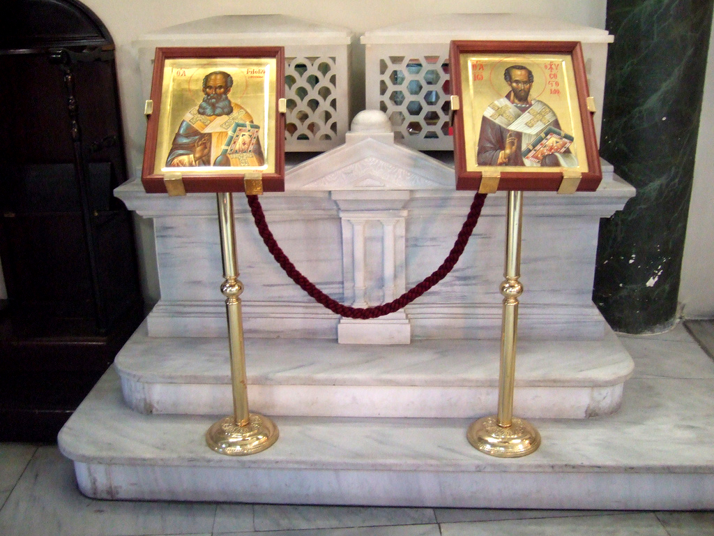 Moaștele Sfinților Grigorie Teologul și Ioan Gură de Aur - Catedrala Sfantul Gheorghe, Patriarhia Ecumenica de Constantinopol (actualul Istanbul), Turcia. Moaștele Sfinților Grigorie Teologul și Ioan Gură de Aur - Catedrala Sfantul Gheorghe, Patriarhia Ecumenica de Constantinopol (actualul Istanbul), Turcia.