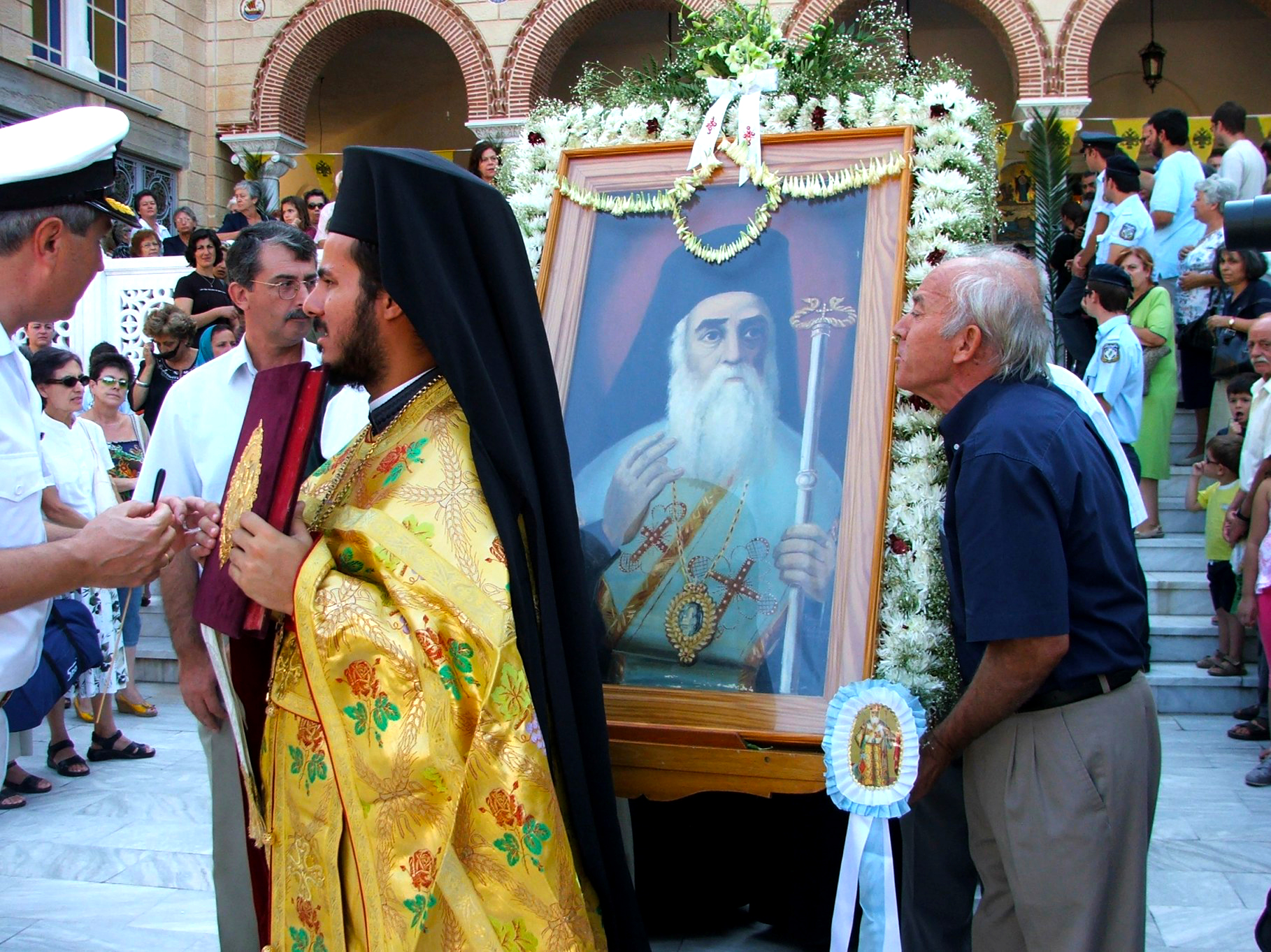 Procesiune cu moaştele Sfântului Ierarh Nectarie - Insula Eghina 2012