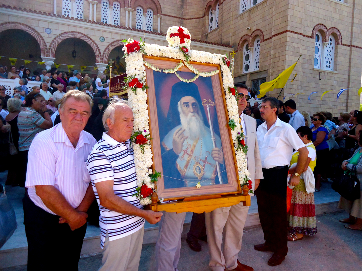 Procesiune cu moaştele Sfântului Ierarh Nectarie - Insula Eghina 2012