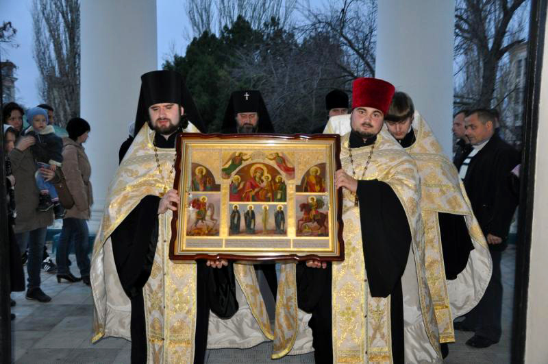 Procesiune cu icoana Maicii Domnului „Mângâierea celor necăjiți și întristați”