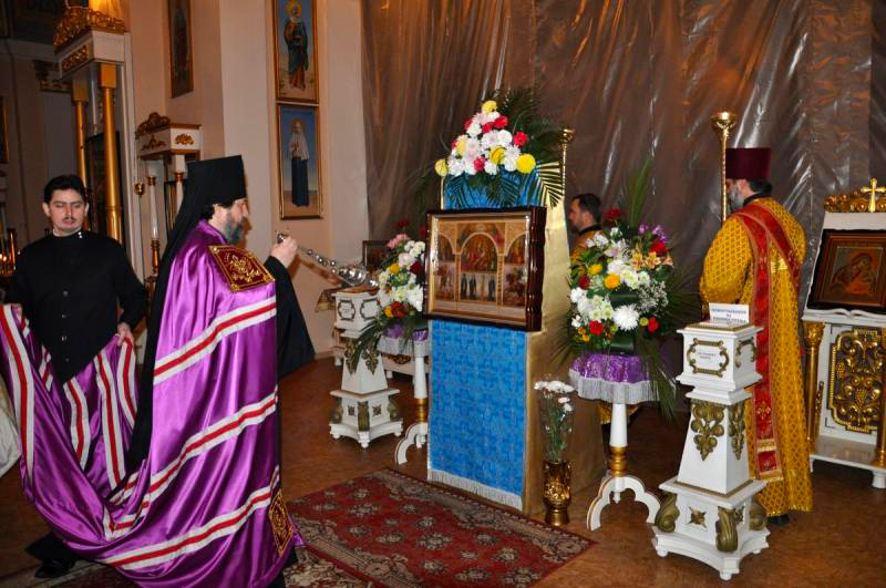 Procesiune cu icoana Maicii Domnului „Mângâierea celor necăjiți și întristați”