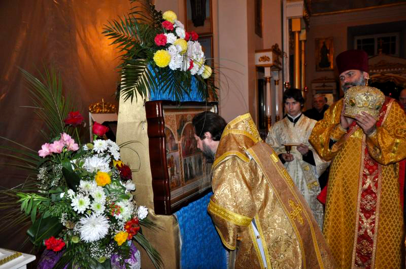 Procesiune cu icoana Maicii Domnului „Mângâierea celor necăjiți și întristați”