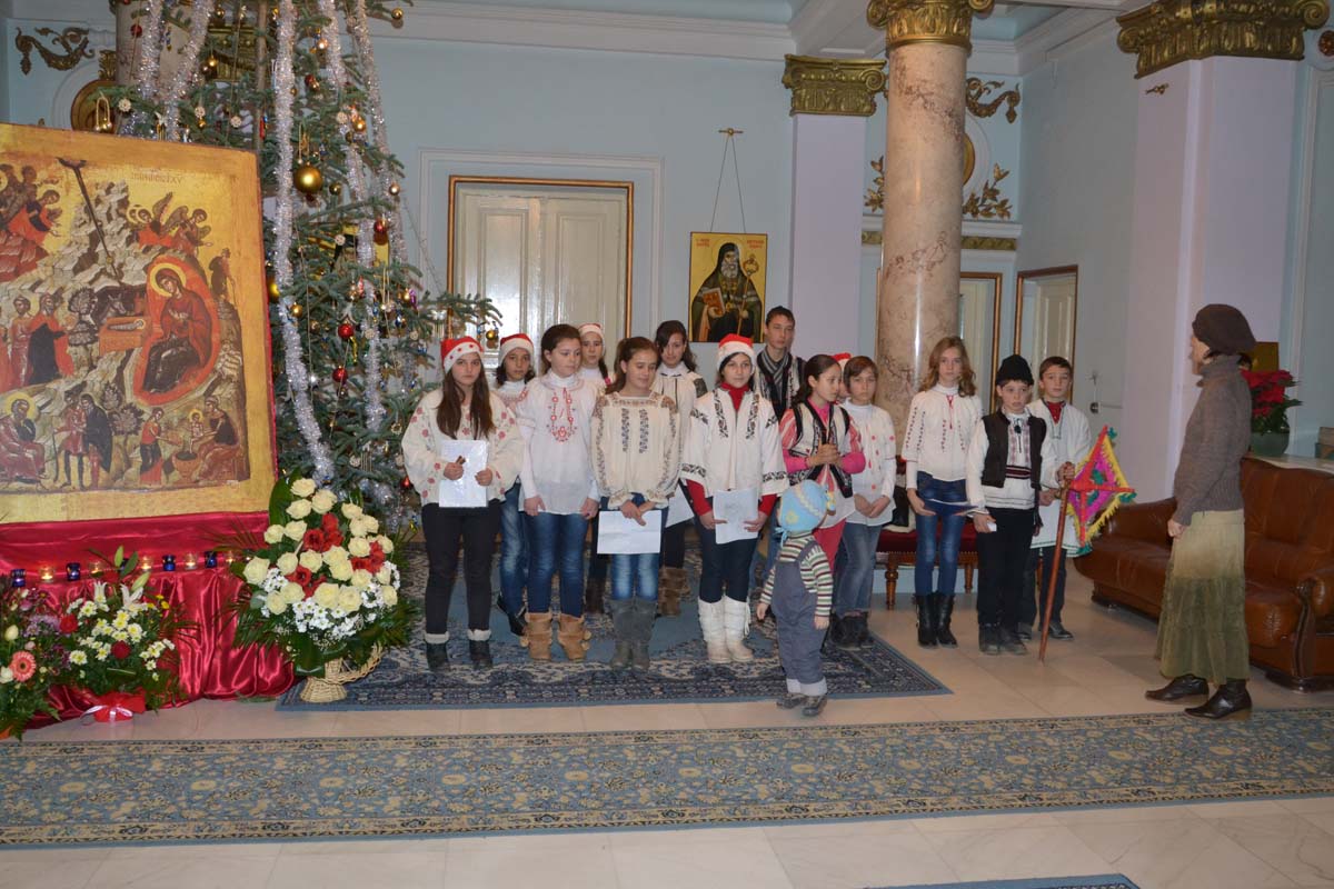 Colindători la Reşedinţa Mitropolitană - Şcoala Dagata, Judeţul Iaşi