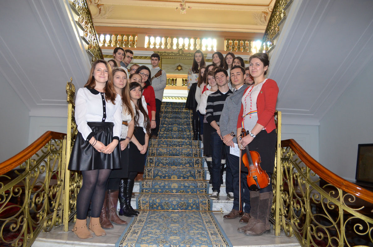 Colindători la Reşedinţa Mitropolitană -Corul mediciniștilor