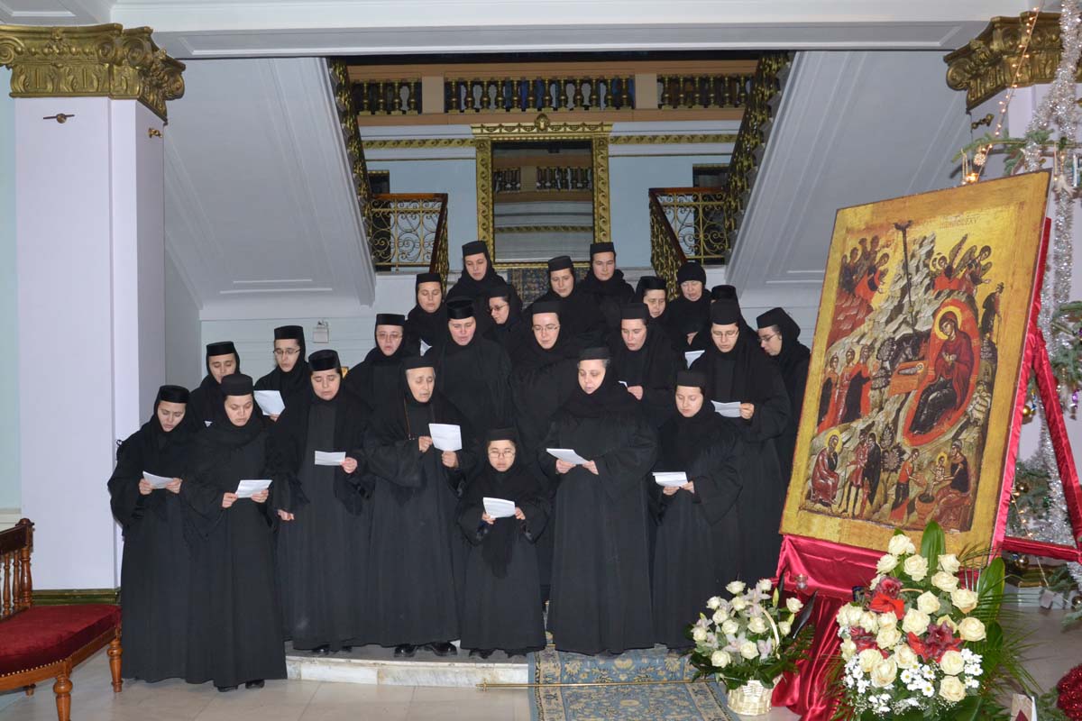 Colindători la Reşedinţa Mitropolitană - Maicile de la Mănăstirile Copou şi Frumoasa