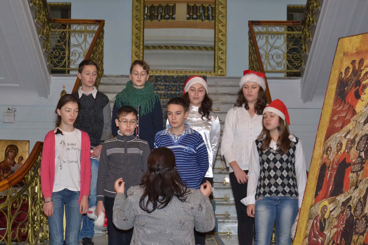 Colindători la Reşedinţa Mitropolitană - Şcoala Ştefan Bărsănescu Iaşi