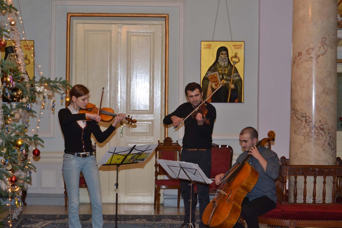 Colindători la Reşedinţa Mitropolitană - Trio Anima - Filarmonica de Stat Iaşi