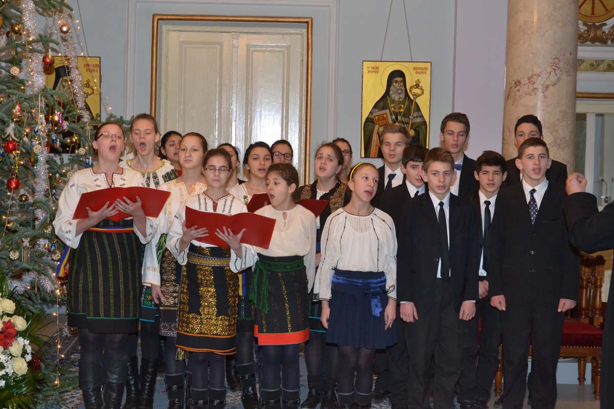 Colindători la Reşedinţa Mitropolitană - Aşezământul de copii Sfântul Leontie Rădăuţi