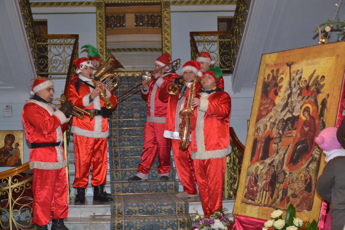 Colindători la Reşedinţa Mitropolitană - Fanfara Conservatorului Iași