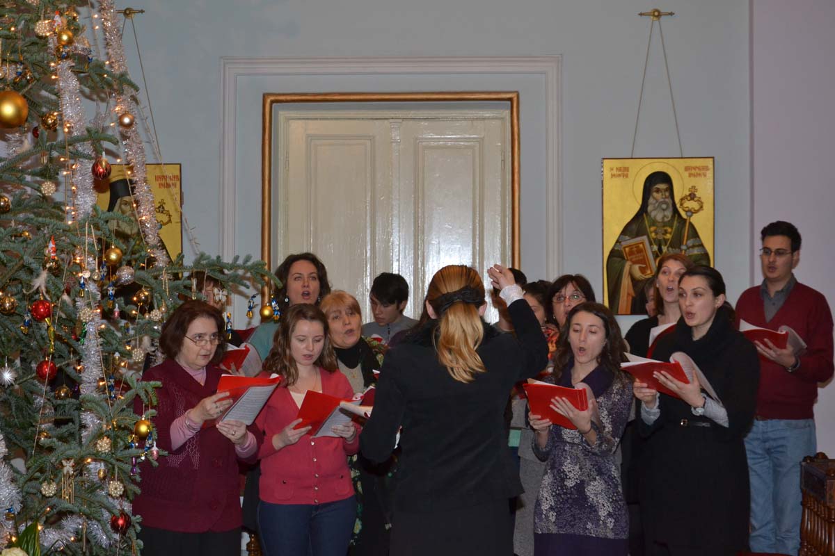 Colindători la Reşedinţa Mitropolitană - Parohia Sf. Cuvioasa Parascheva, Iaşi, Paroh Pr. Prof. Ion Vicovan