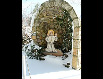 În Mănăstirea Sfântul Serafim de Sarov din Trikorfo, Grecia