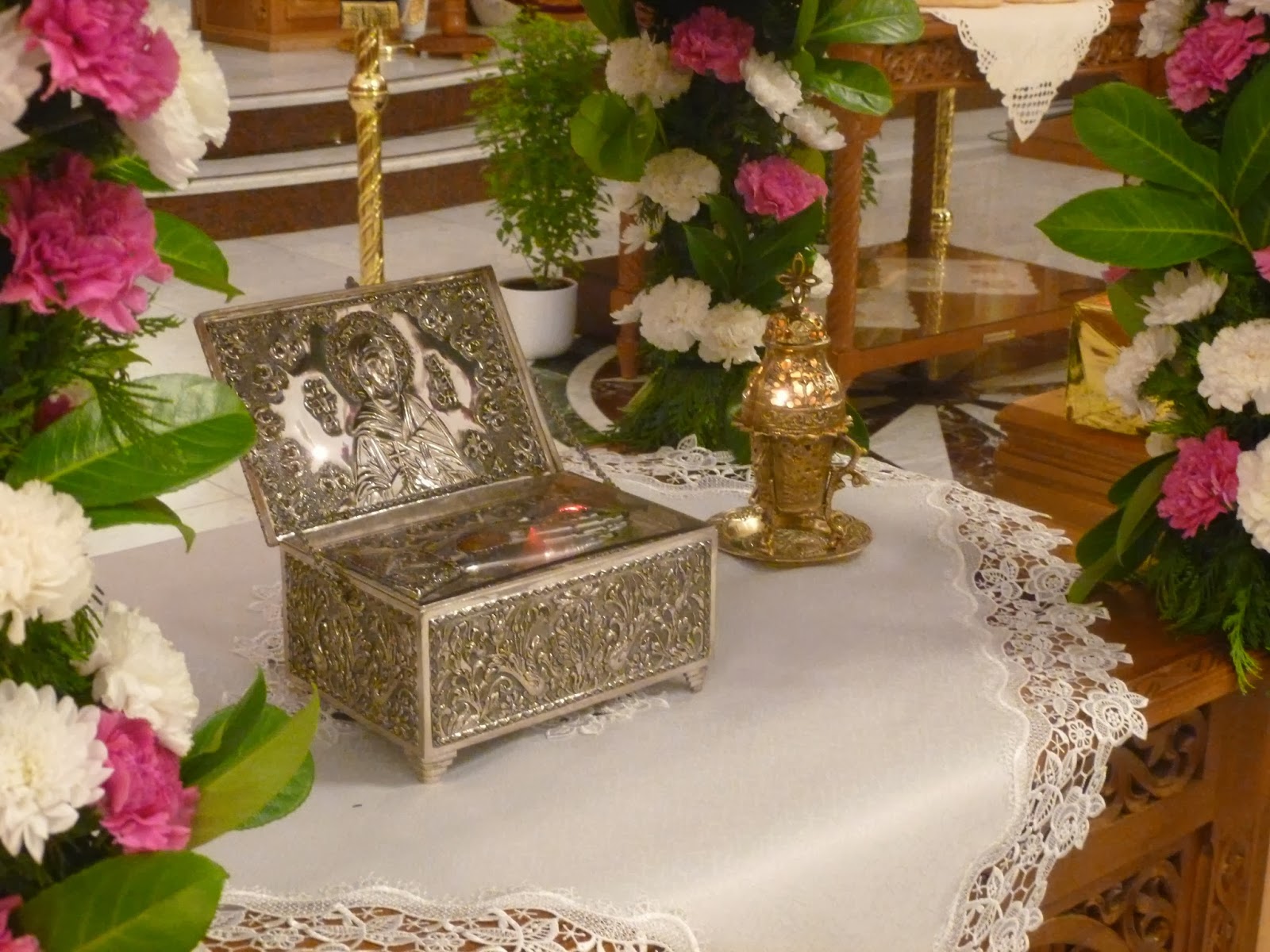 Racla cu o părticică din moaștele Sfintei Mucenițe Agata, Biserica Sf. Pantelimon si Sf. Paraschevi, Londra