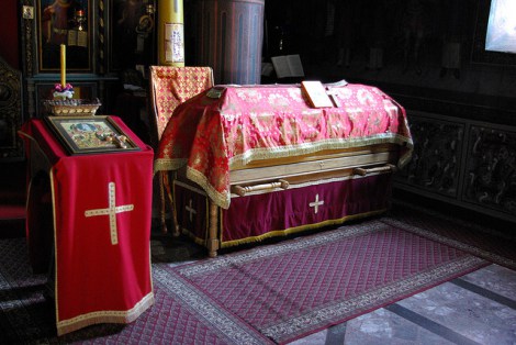 Racla cu moaștele Sfântului Nicolae Velimirovici