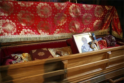 Racla cu moaștele Sfântului Nicolae Velimirovici