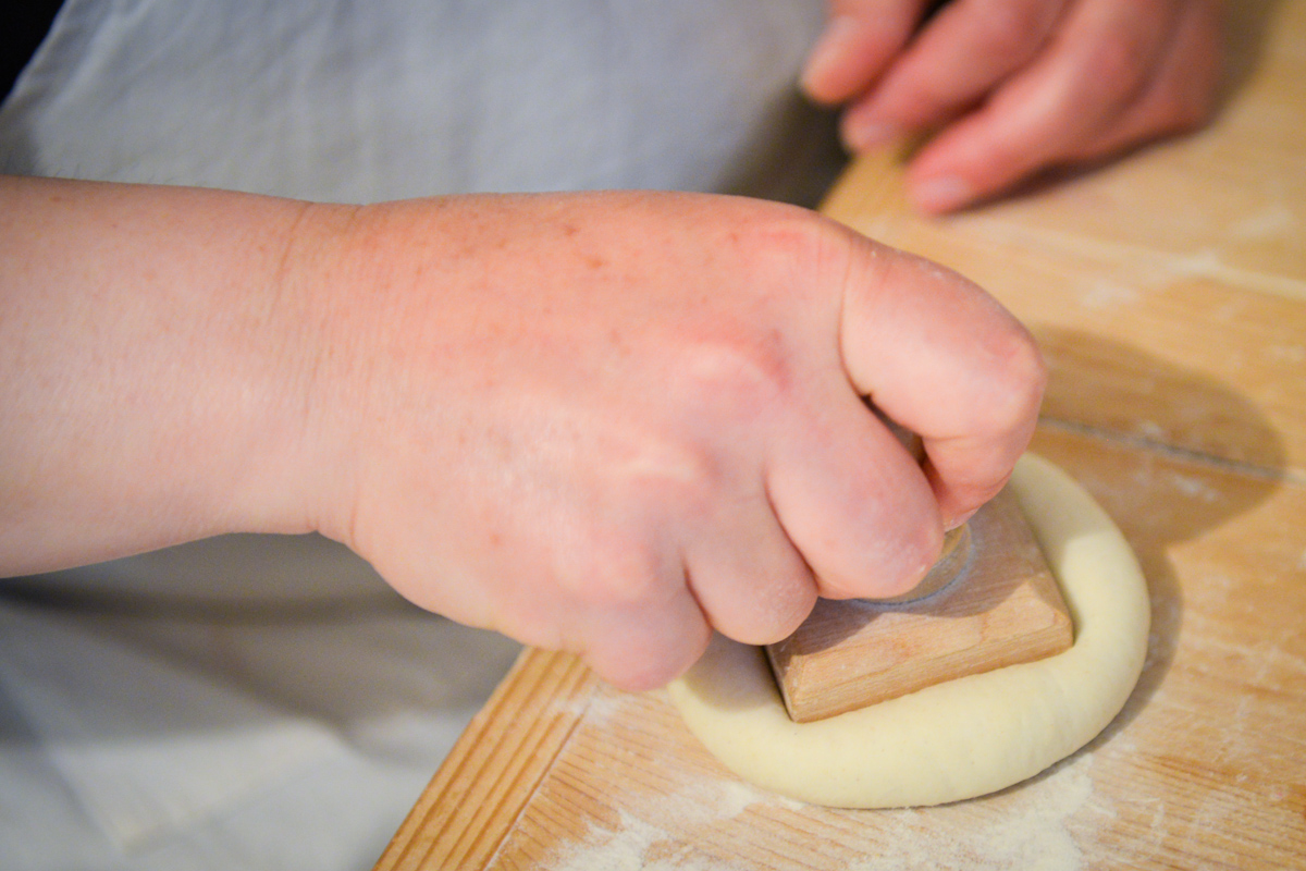 Pregătirea prescurilor la Mănăstirea Frumoasa - galerie foto