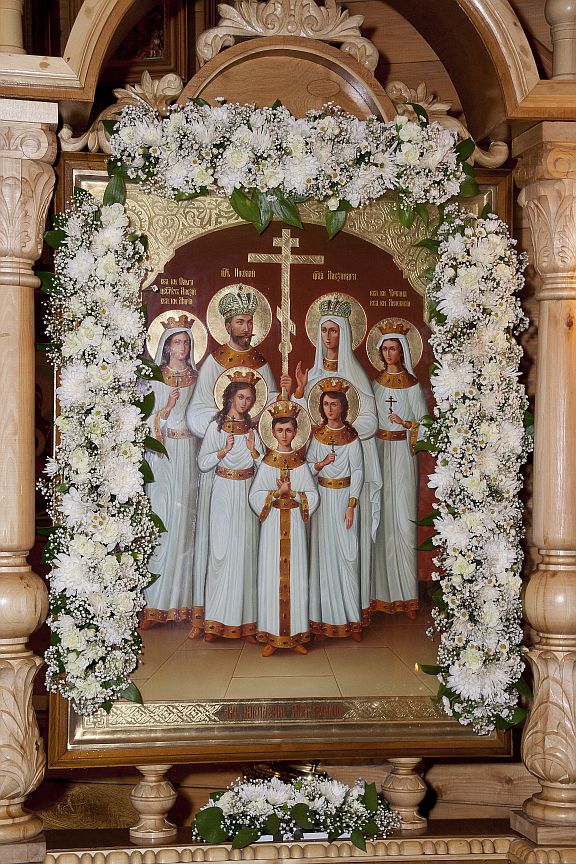 Sfinții Țari Mucenici Romanov: Nicolae și Alexandra și fiii lor Olga, Tatiana, Maria, Anastasia și Alexei