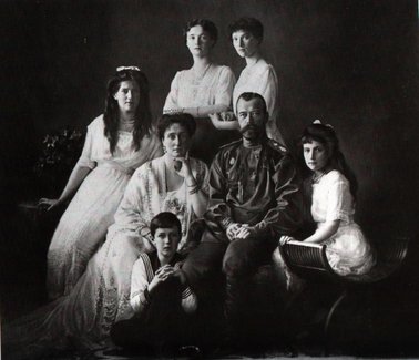 Sfinții Țari Mucenici Romanov: Nicolae și Alexandra și fiii lor Olga, Tatiana, Maria, Anastasia și Alexei