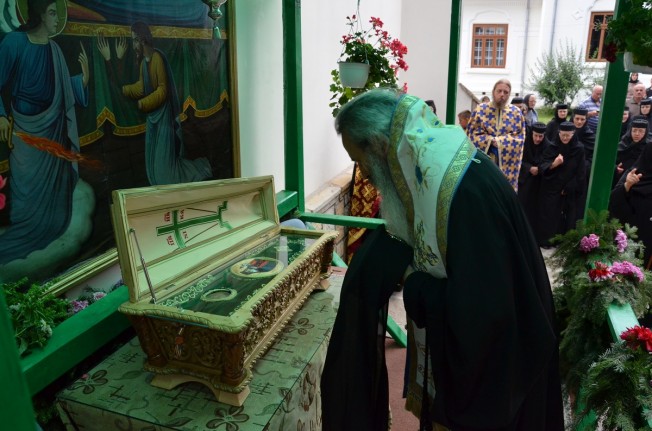 Moaştele Sfântului Cuvios Iosif de la Văratec