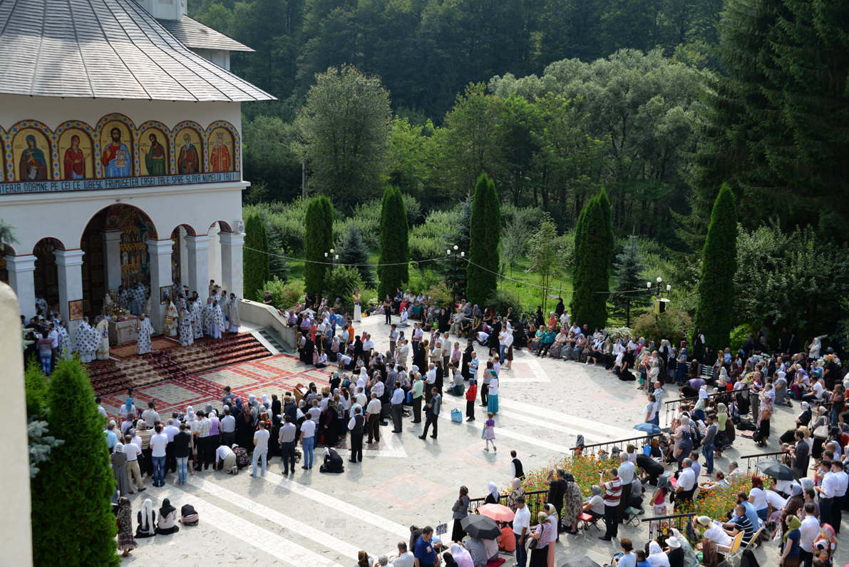 (Foto) Sfânta Teodora sărbătorită la Mănăstirea Sihăstria | 2014