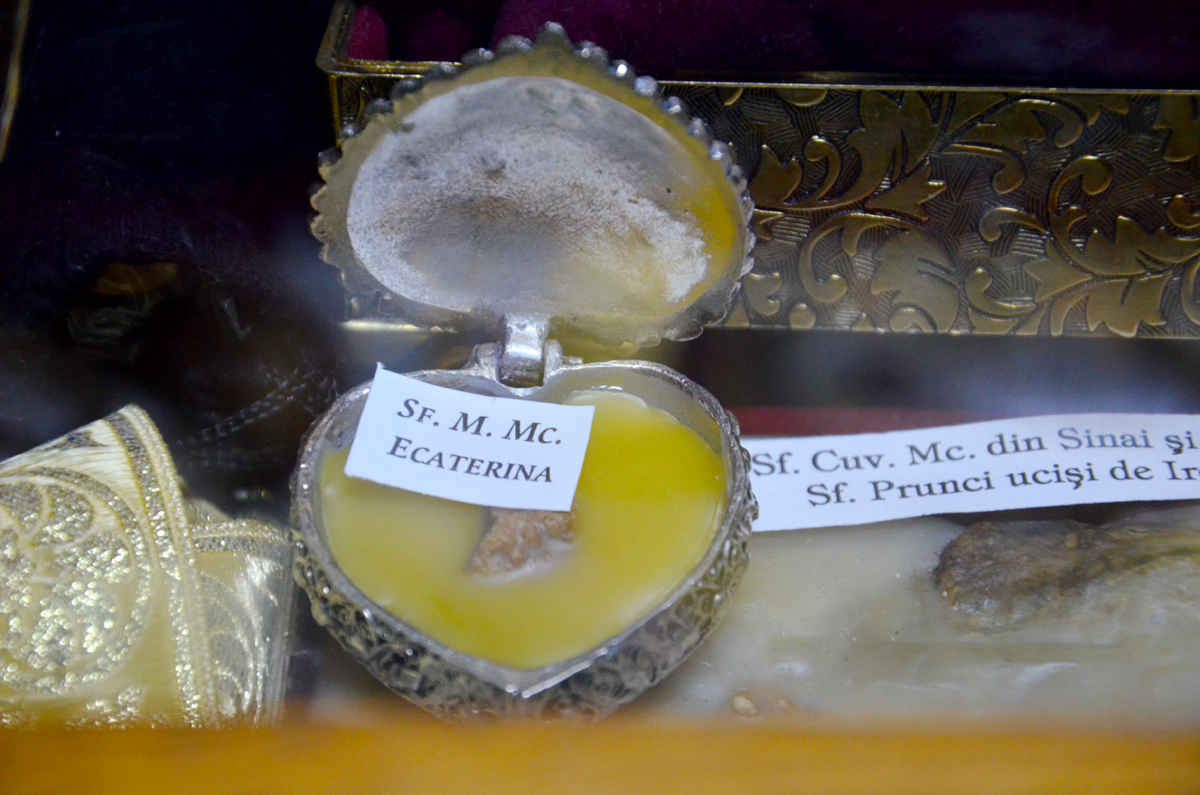 Moaștele Sfintei Ecaterina de la Mănăstirea Pângărați