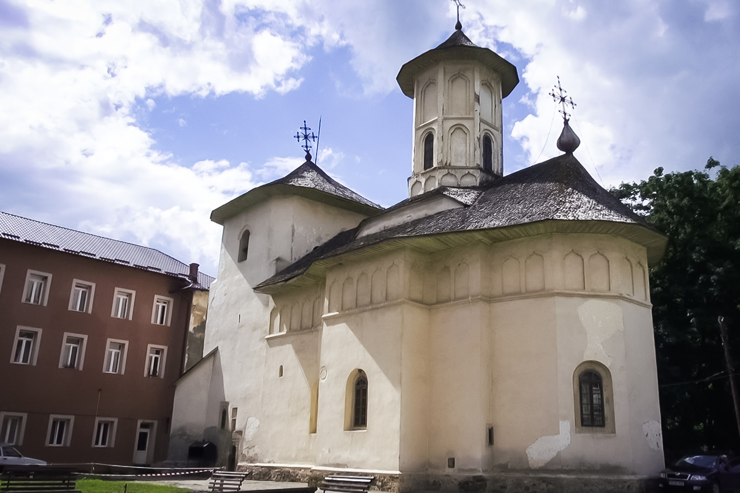 Locașul Sfinților Iosif si Chiriac de la Bisericani - galerie foto