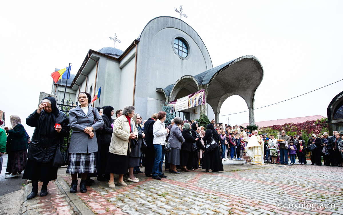 Foto: Constantin Comici Aducerea moaştelor Sfântului Constantin Brâncoveanu la biserica Sfinţii Brâncoveni din Iaşi - galerie FOTO