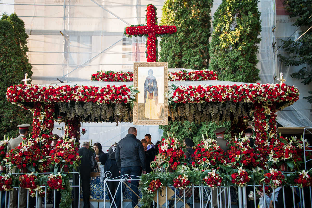 Florile Cuvioasei Parascheva - galerie FOTO