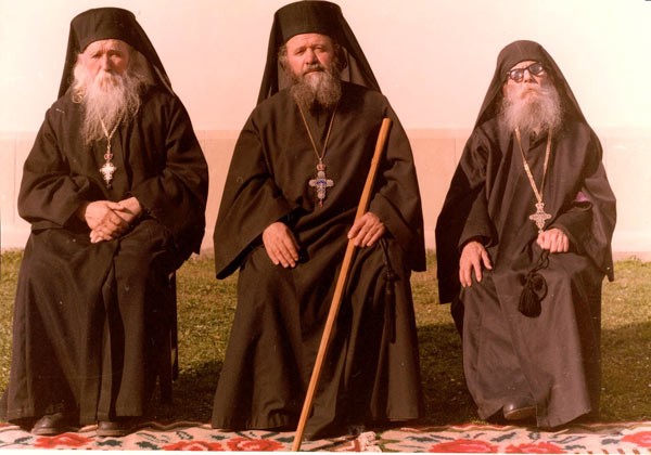 Părintele Cleopa Ilie, Părintele Victorin Oanele și Părintele Paisie Olaru de la Mănăstire SihăstriaFoto: basilica.ro Părintele Cleopa Ilie, Părintele Victorin Oanele și Părintele Paisie Olaru