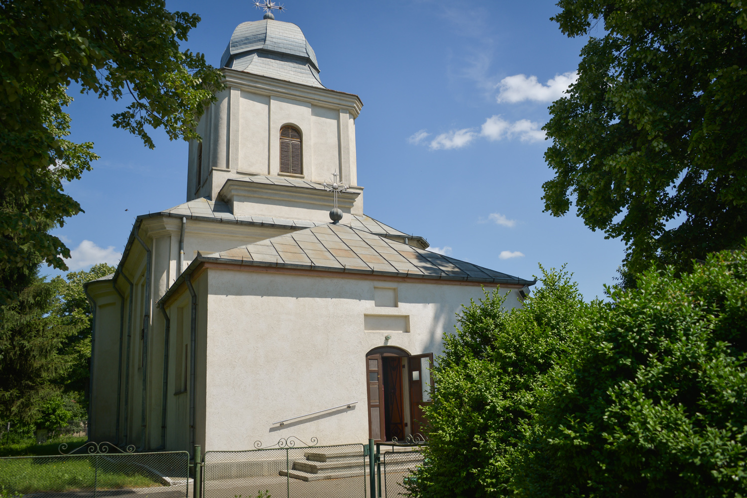 (Foto) Biserica „Sfinții Voievozi” Roșca din Tatarași