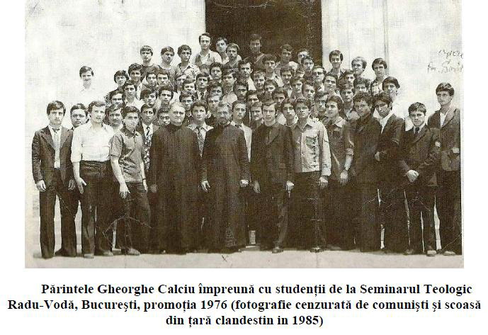 Părintele Gheorghe Calciu împreună cu studenții, la Radu Vodă