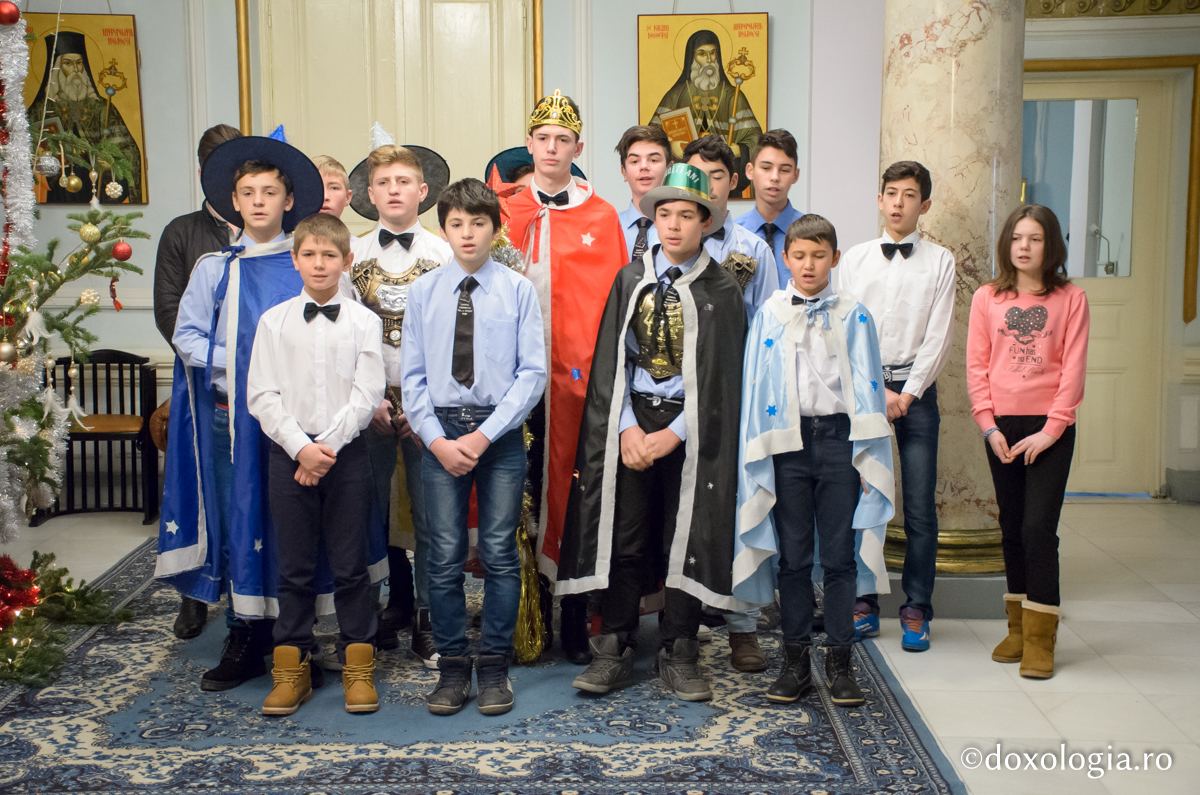 Colindători la Reședința Mitropolitană - Casa de copii „Familia nostra”