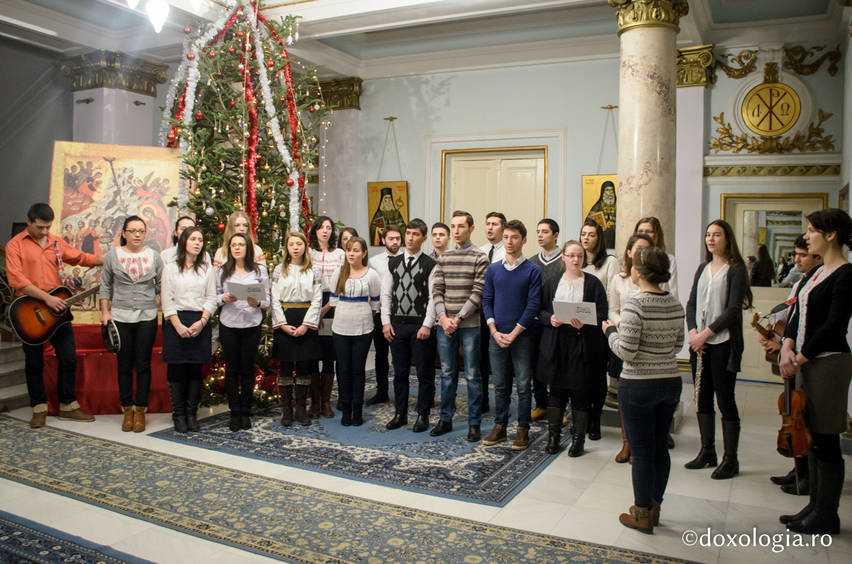 Colindători la Reședința Mitropolitană - Studenți ai Universității de Medicină și Farmacie, Iași