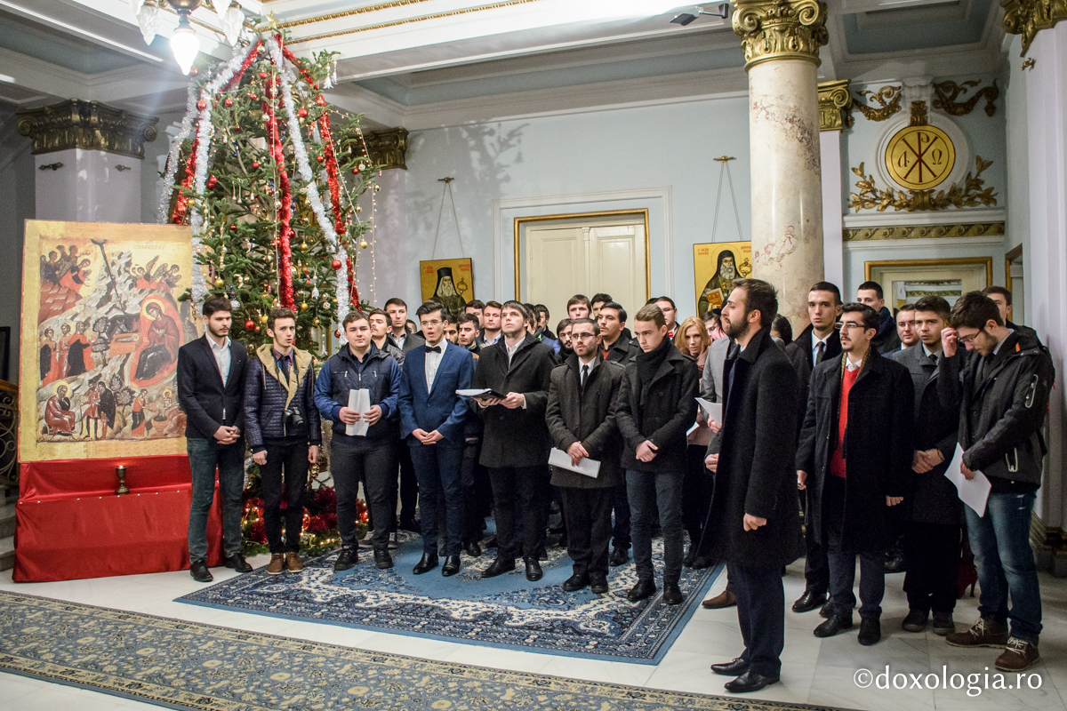 Colindători la Reședința Mitropolitană - Corul de studenți al Colegiului „Sfântul Nicolae” din Iași