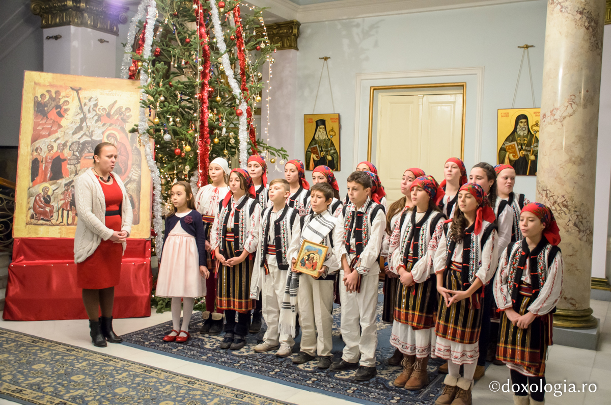 Colindători la Reședința Mitropolitană - Școala Miroslava, județul Iași