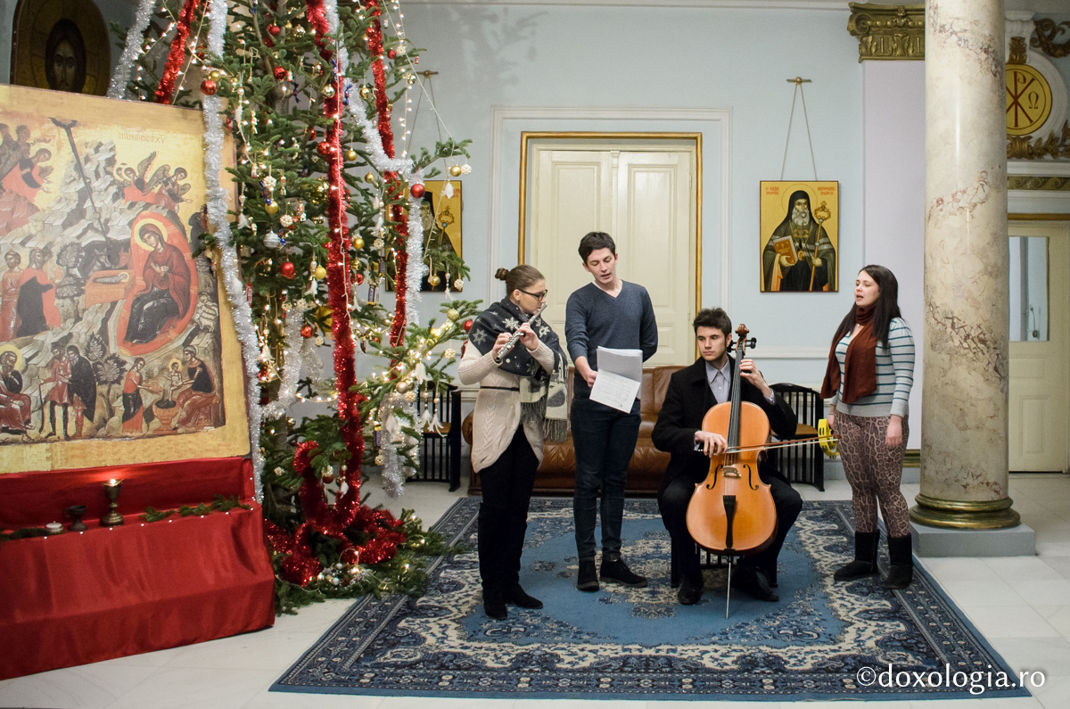 Colindători la Reședința Mitropolitană - Liceul economic Iași