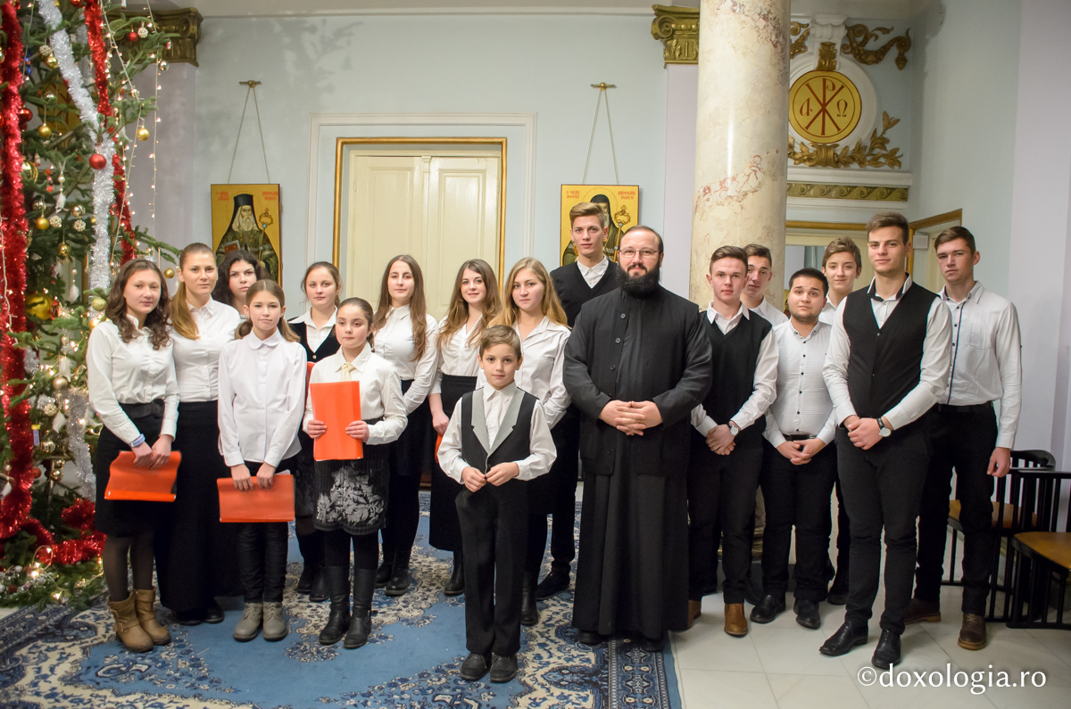 Colindători la Reședința Mitropolitană - parohia Cârlig, județul Iași