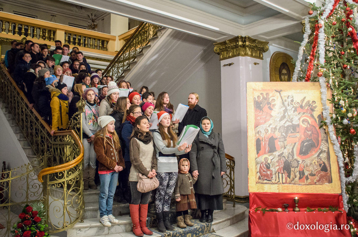 Colindători la Reședința Mitropolitană - parohia Liteni, comuna Belcești, județul Iași