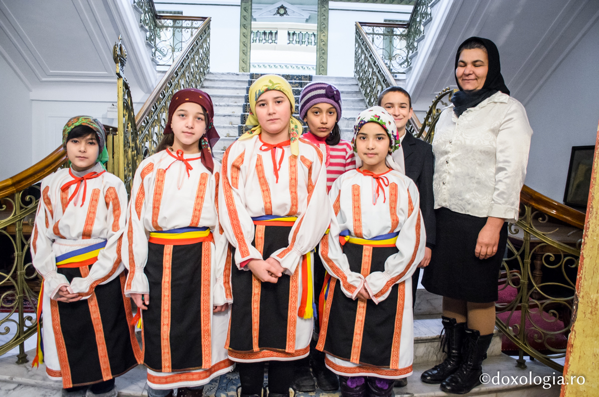 Colindători la Reședința Mitropolitană - parohia Pocreaca, județul Iași