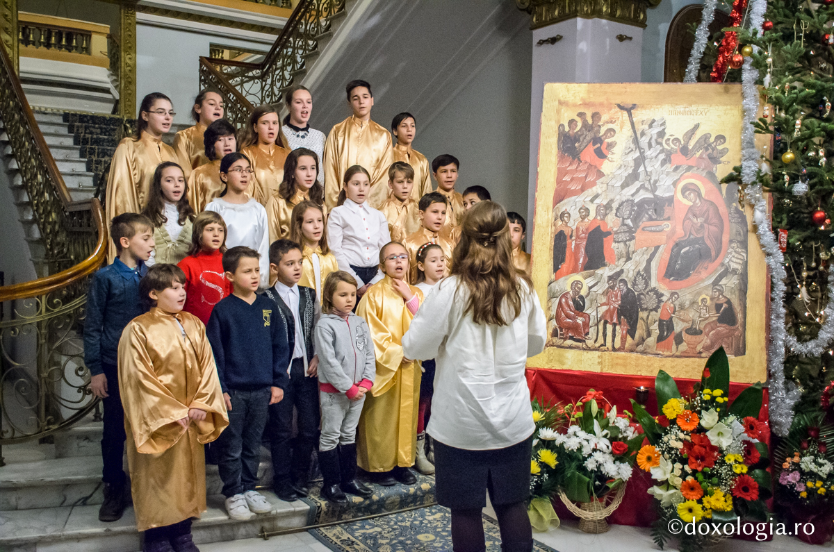 Colindători la Reședința Mitropolitană - parohia „Sfântul Nectarie” din Iași