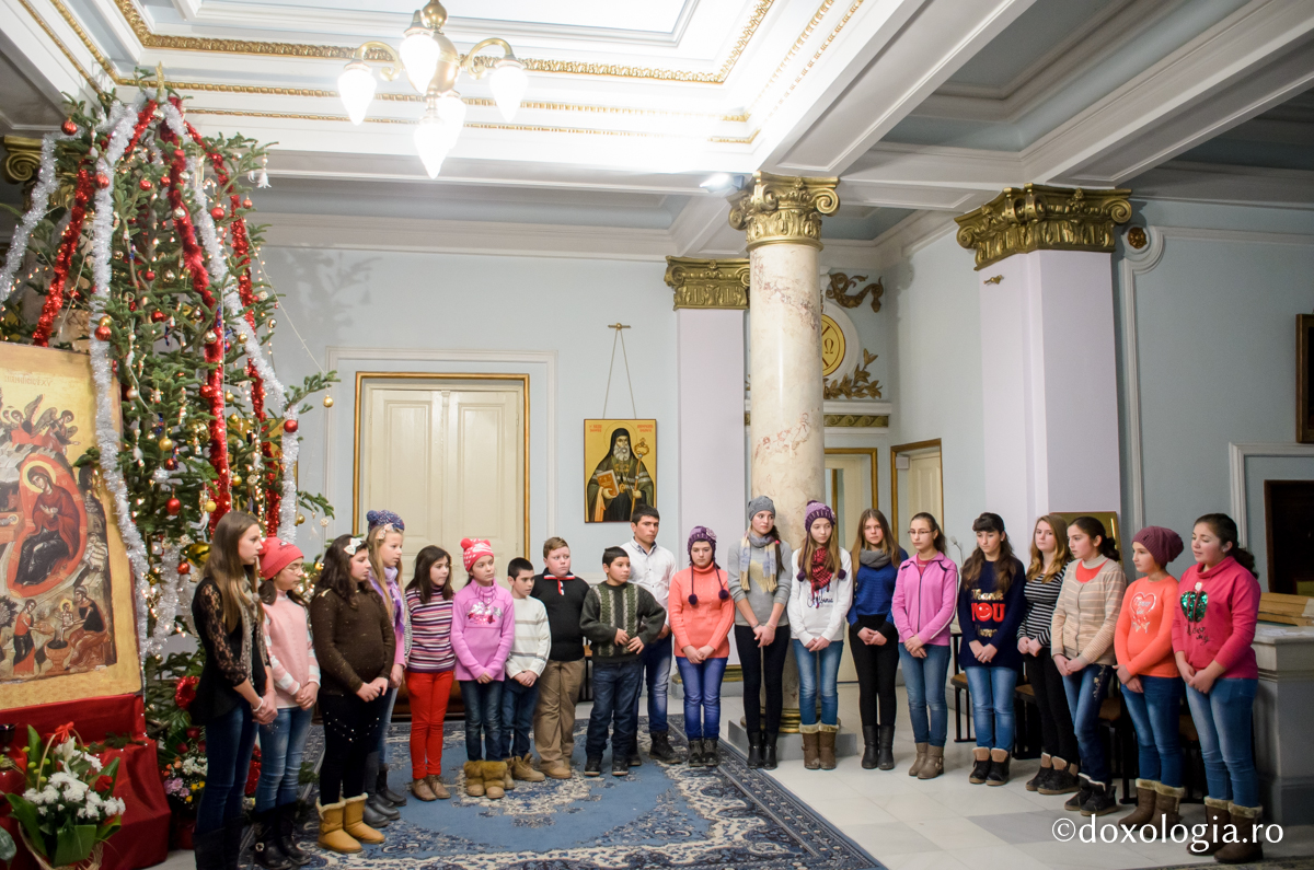 Colindători la Reședința Mitropolitană - Parohia „Sfinții Voievozi”, Podolenii de Sus, județul Iași