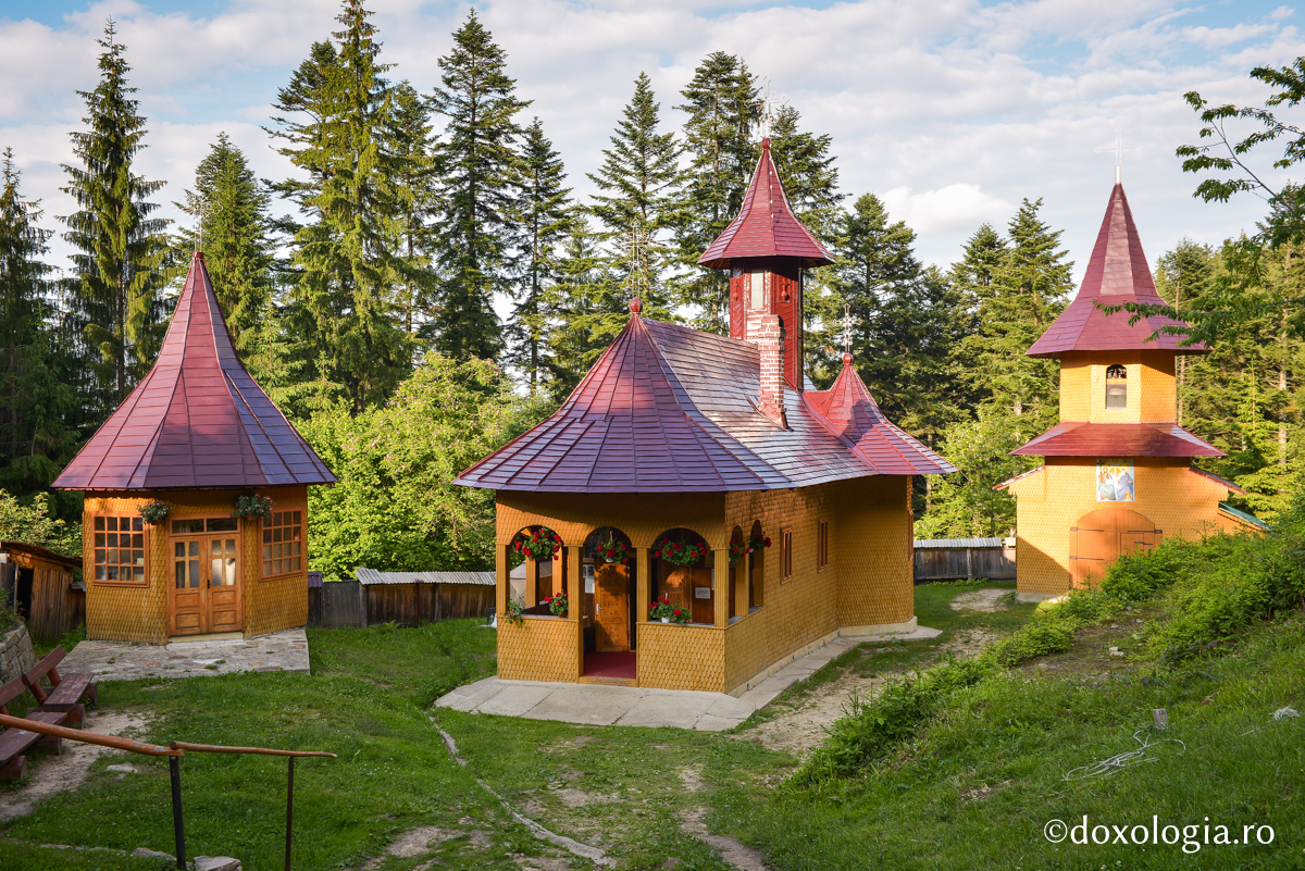 (Foto) Schitul Sfântul Daniil Sihastrul din Neamț