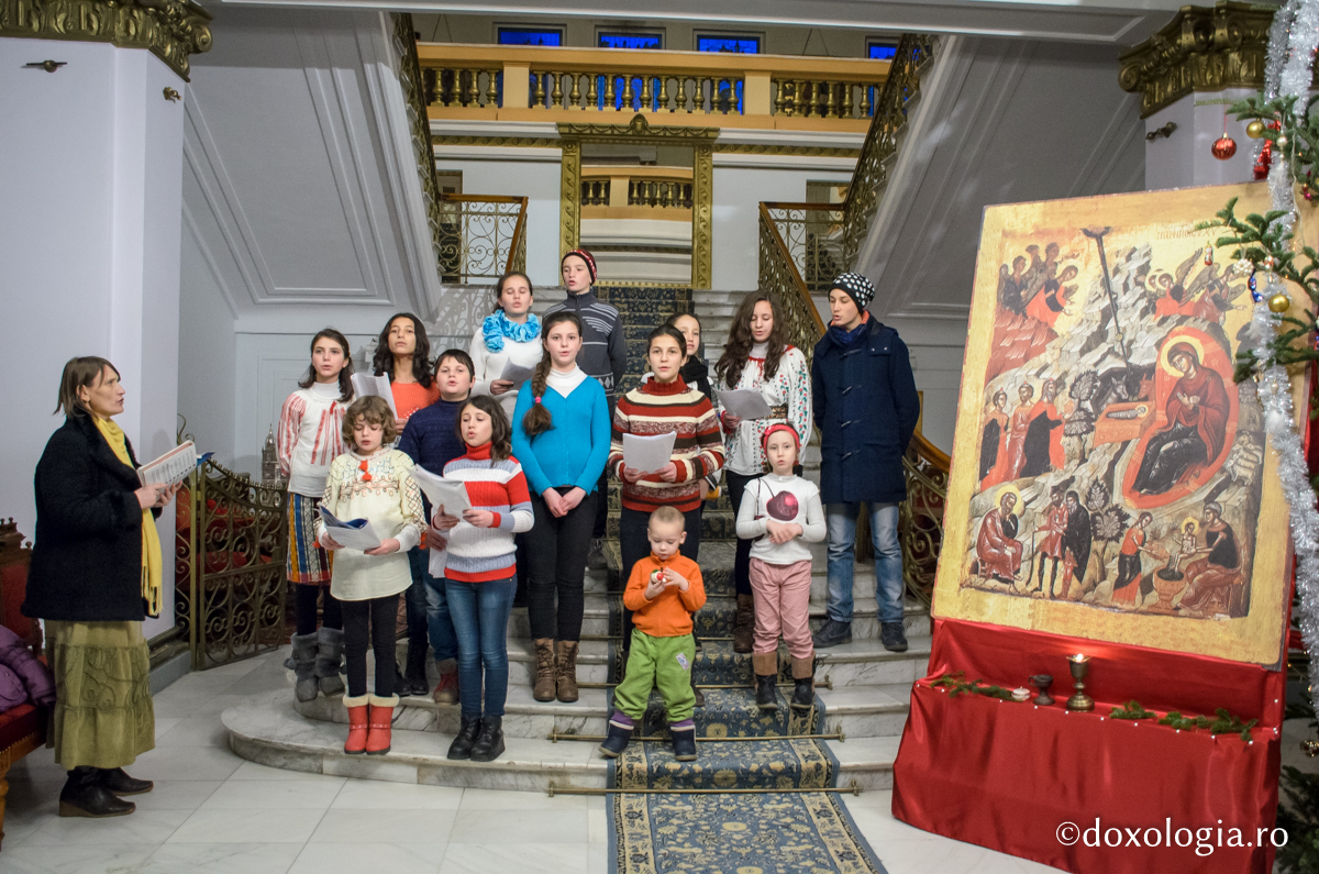 Colindători la Reședința Mitropolitană - Școala Dagata, județul Iași