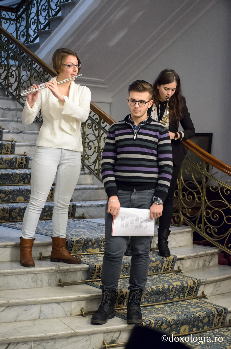 Colindători la Reședința Mitropolitană - Trio vocal-instrumental, Colegiul de Artă „Octav Băncilă”, Iași