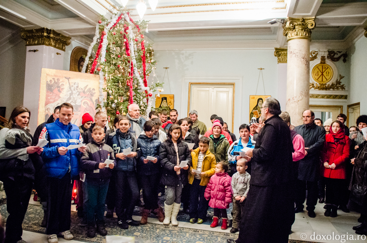 Colindători la Reședința mitropolitană - parohia Curelari din Iaşi