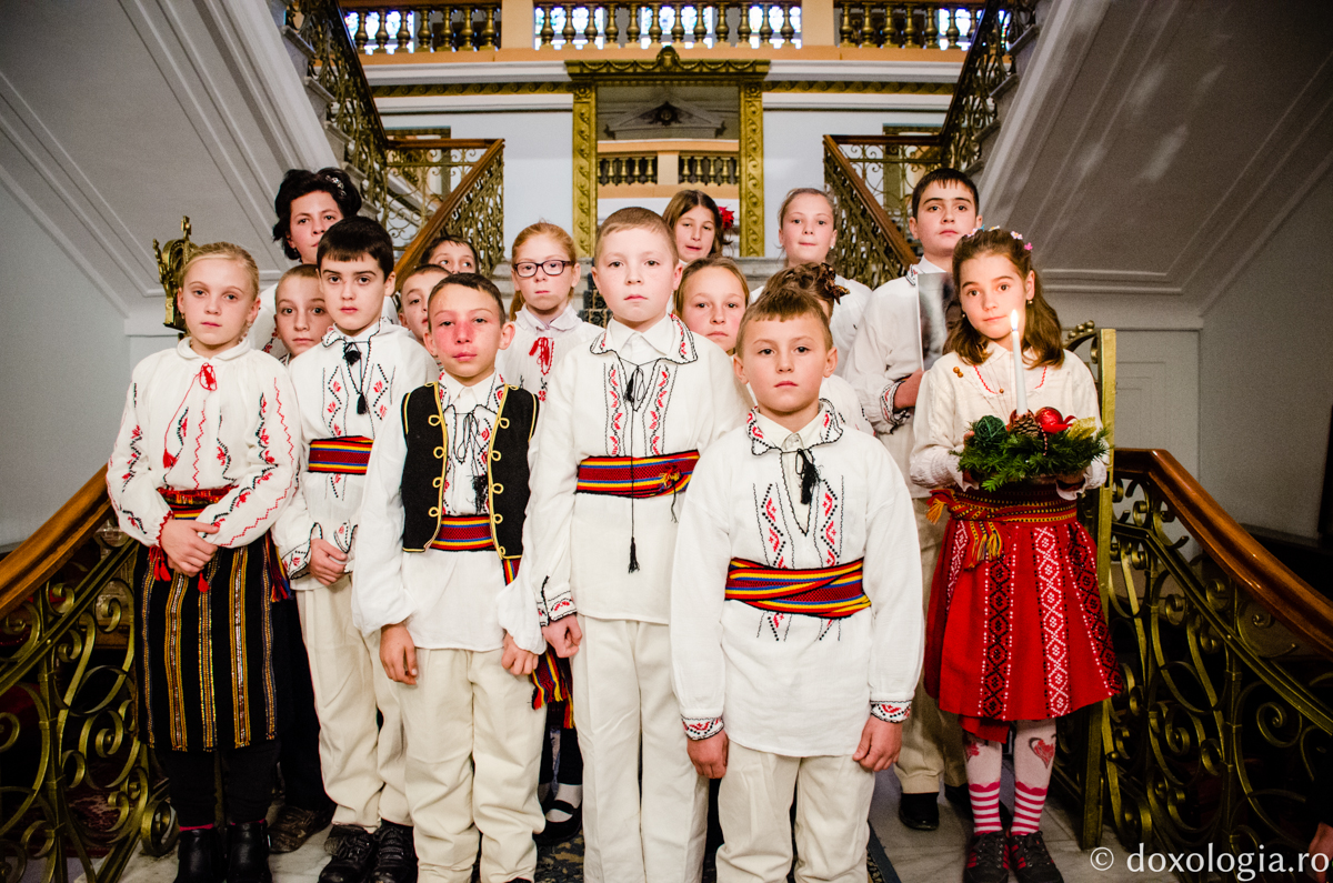Colindători la Reședința mitropolitană - parohia Doroşcani, judeţul Iaşi