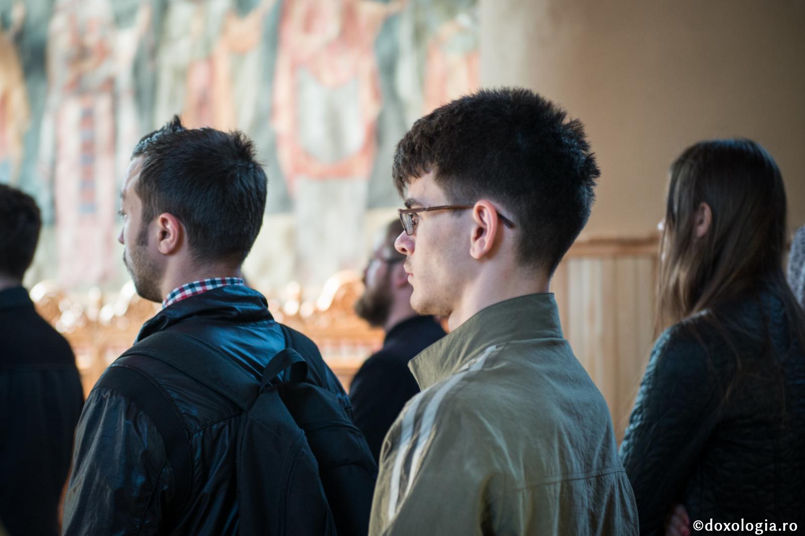 Dacă mă duc la Liturghie mai trebuie să citesc rugăciunile de dimineață?