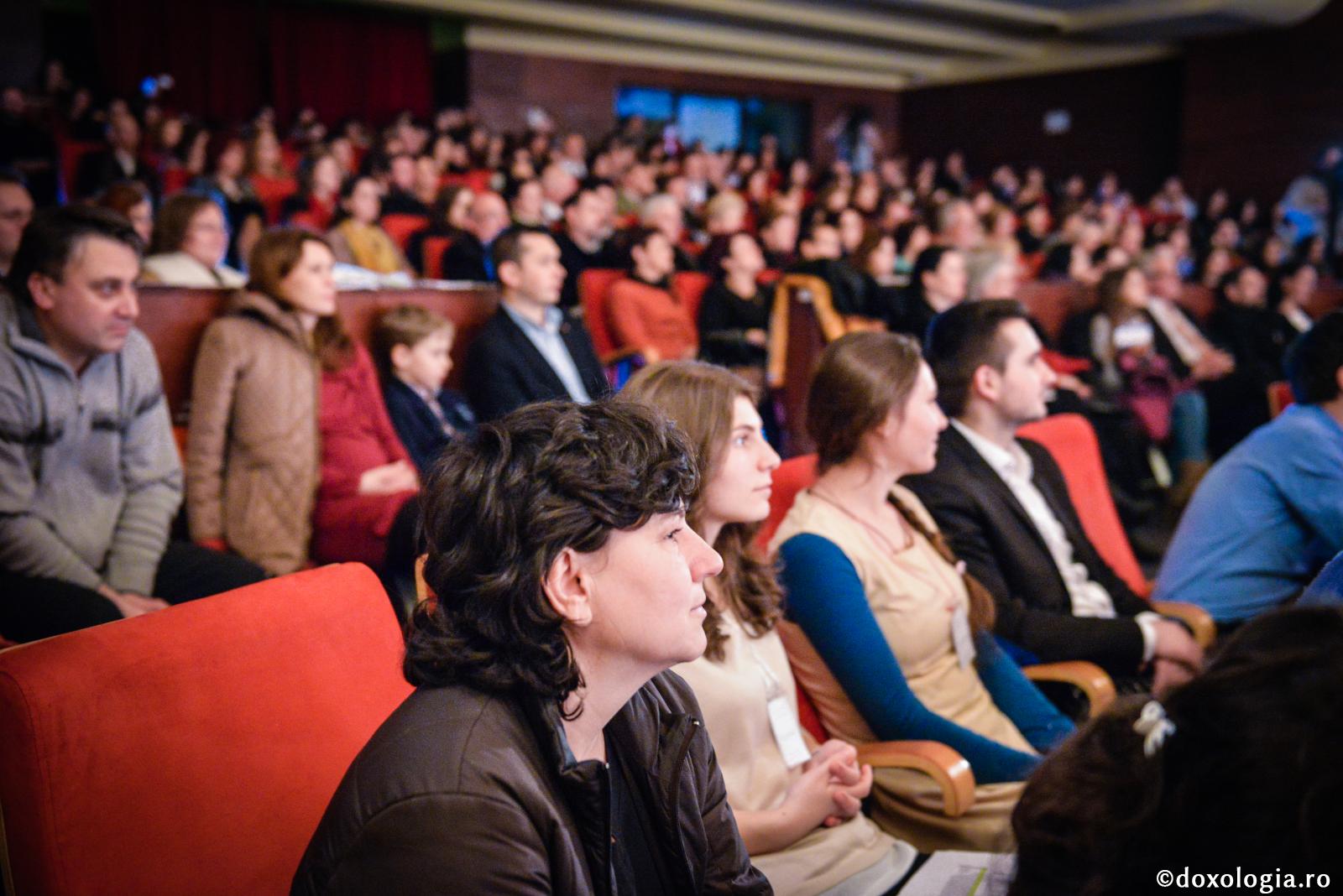 Este bun teatrul, având în vedere că există canoane care îi osândesc pe actori și spectacolele de teatru?