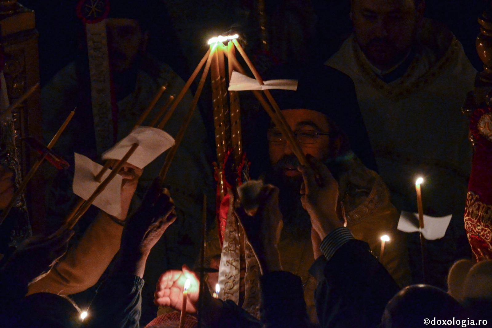 Ce semnifică lumina pe care o luăm în noaptea de Înviere?