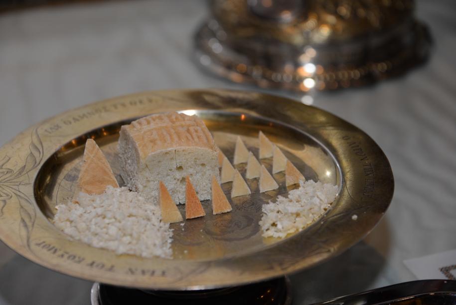 Este bine să cerem și să primim „părticele” de la Sfânta Liturghie?